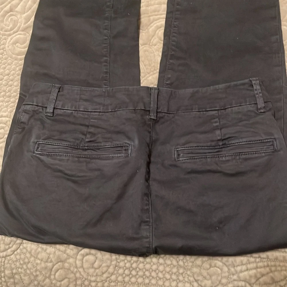 VINCE Chinos pants. Size 28 Waist - Picture 6 of 6